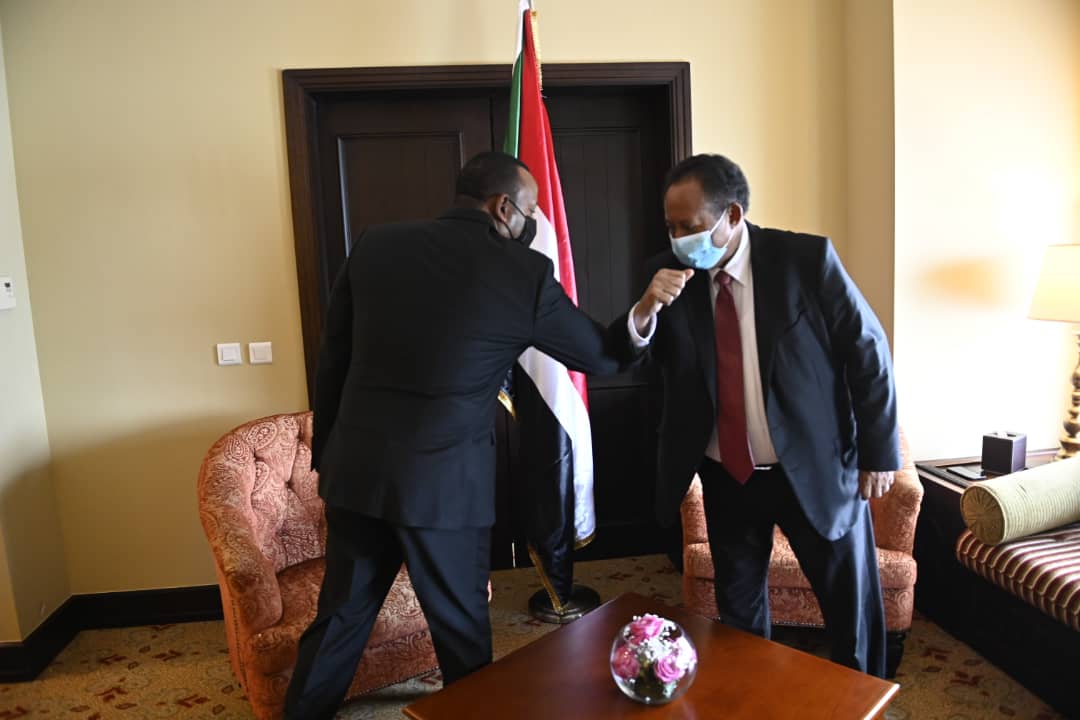 رئيس الوزراء السوداني يجتمع بـ أبي أحمد في جيبوتي