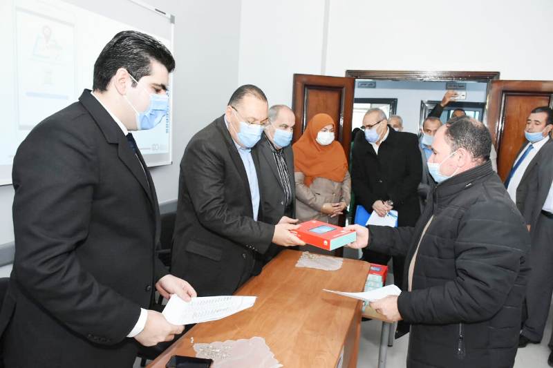 محافظ الشرقية يوزيع الدفعه الثانية لأجهزة التابلت  محافظ الشرقية يوزيع الدفعه الثانية لأجهزة التابلت