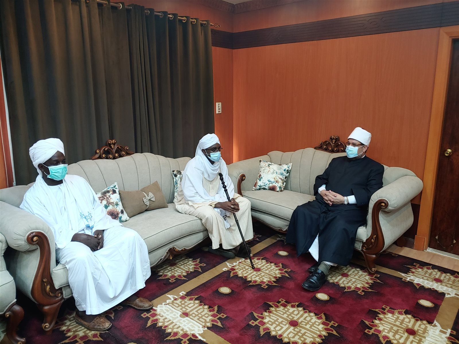 وزير الاوقاف ونظيره السوداني خلال اللقاء