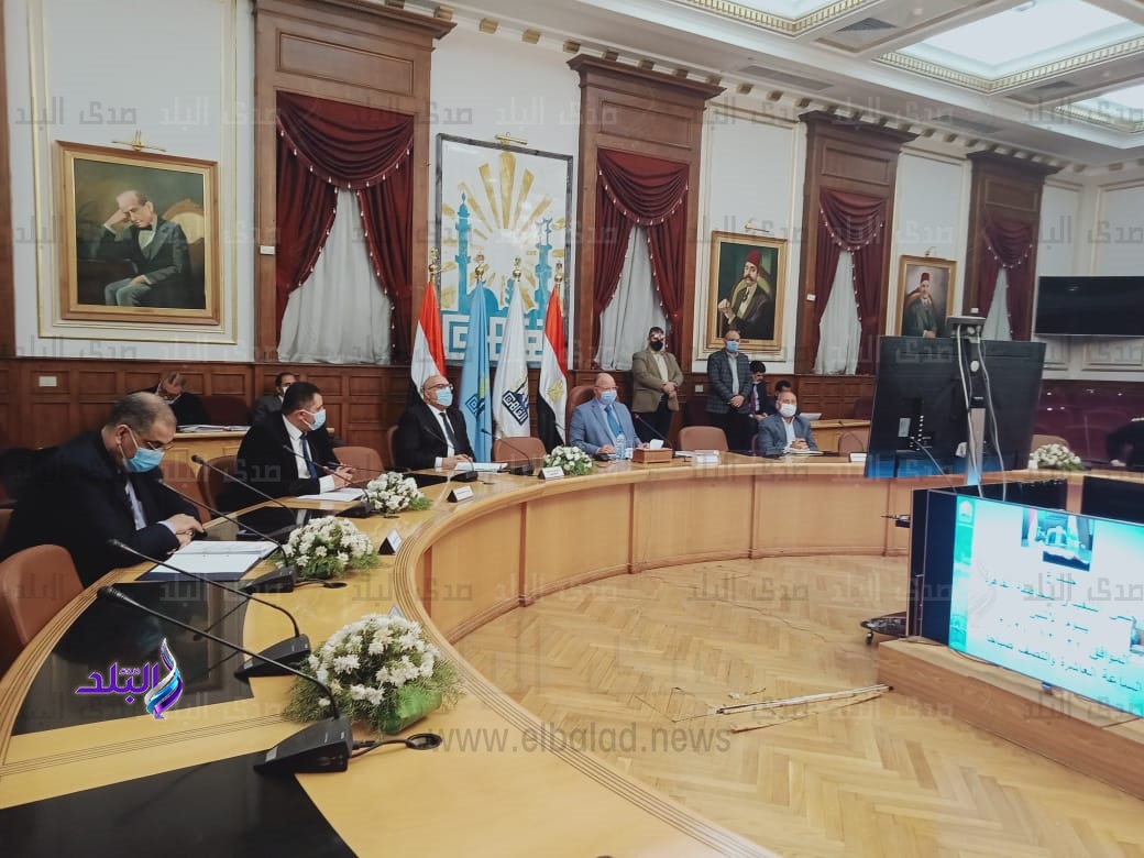 محافظ القاهرة يطالب رؤساء الأحياء بمتابعة إلتزام المواطنين