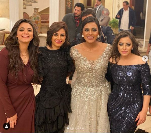 منة فضالى مع بطلات مسلسل سكن البنات 