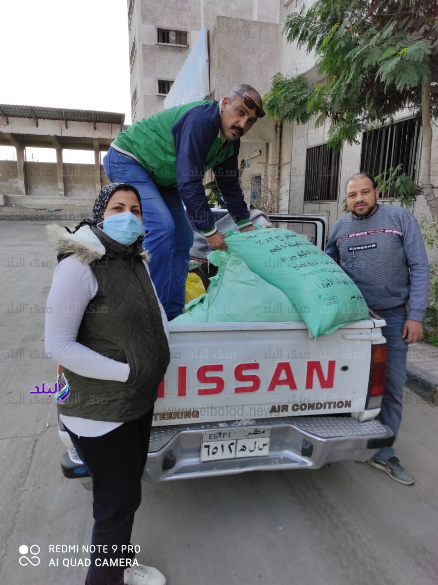 سيارة ممتلئة بدقيق مدعم 