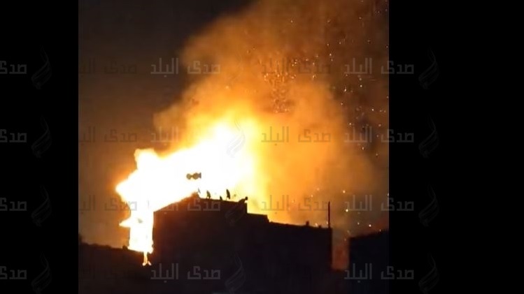 حريق هائل يلتهم عقار سكني بمنطقة المرج