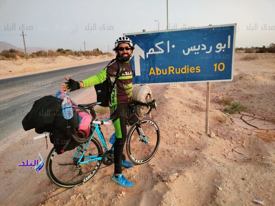 الرحالة محمد المصري خلال رحلته من طنطا إلى شرم الشيخ