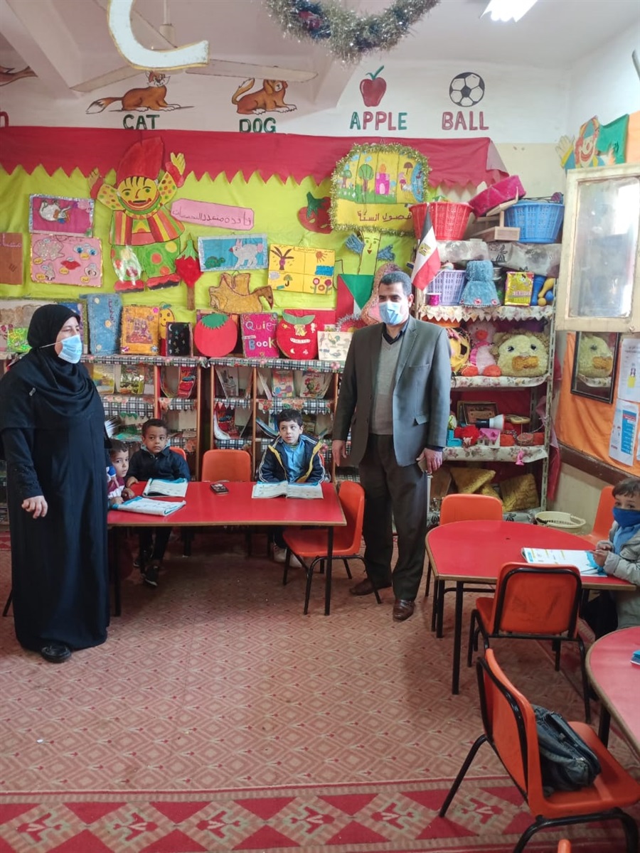 عبد الرحمن فتح الباب مدير عام إدارة بنها التعليمية