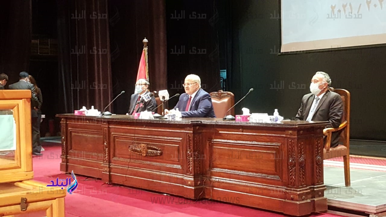 رئيس جامعة القاهرة