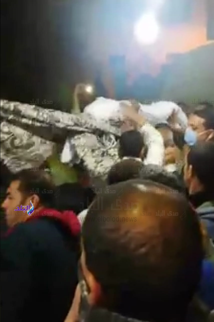  المئات يشيعون جثمان شادي غريق شاطئ النخيل