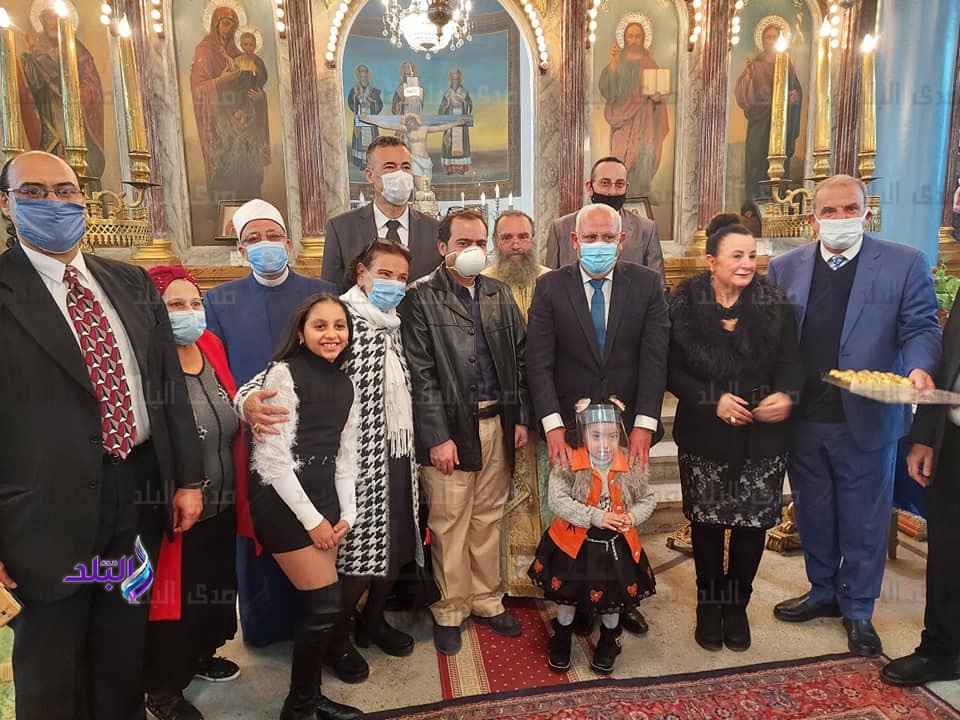 محافظ بورسعيد يزور عدد من الكنائس لتهنئة الاخوة الأقباط 
