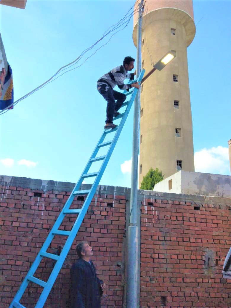 الصيانة لكشافات الإنارة
