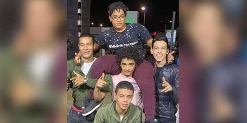طفل المرور وأصدقائه 