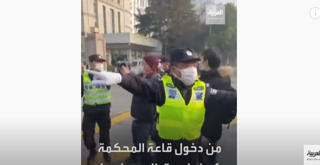 لحظة القبض على الصحفية الصينية 