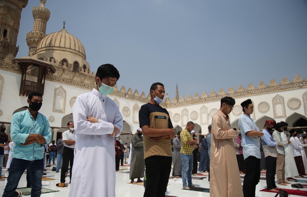 الصلاة بالكمامة