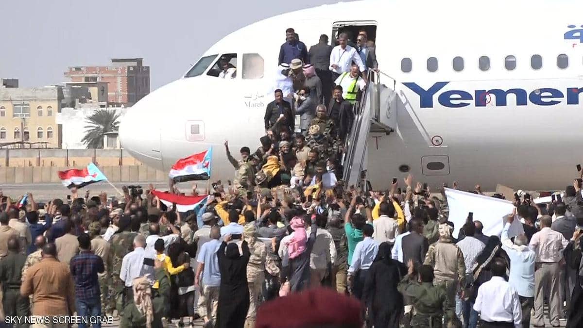 اللحظات الأولي من انفجار مطار عدن