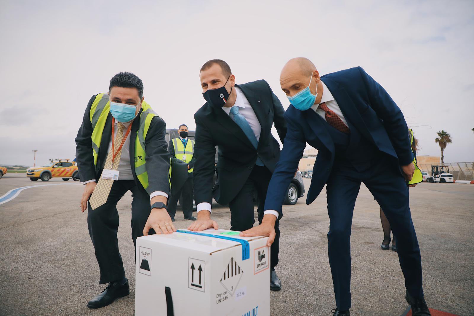 العالم يتسابق للحصول على لقاح كورونا