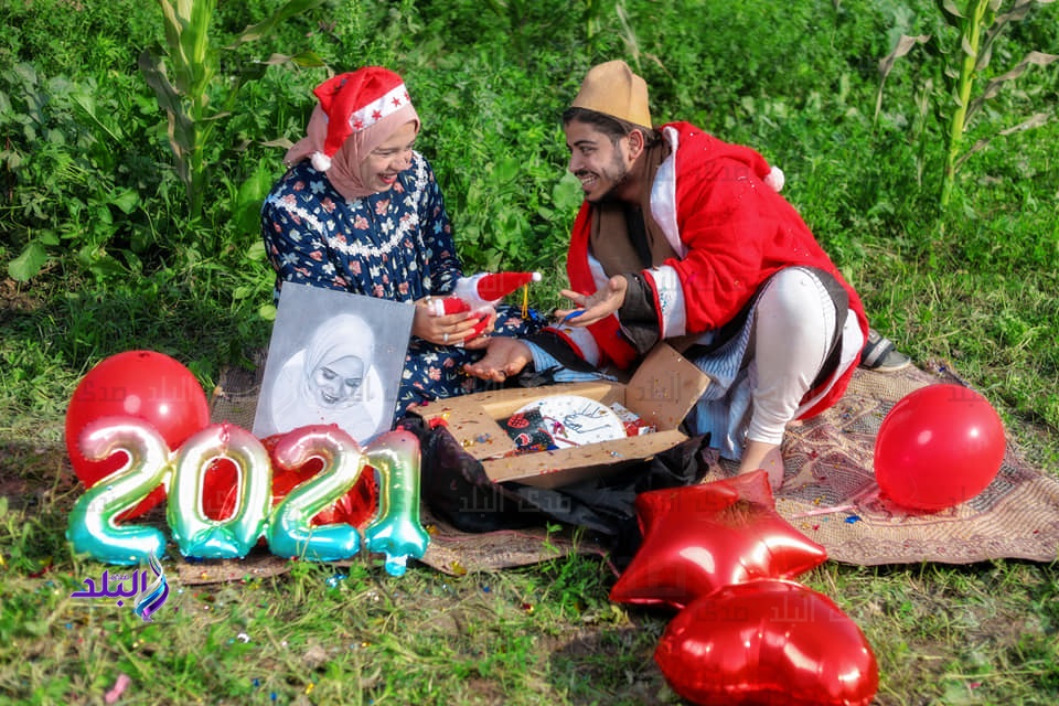 خالد بسطا وخطيبته إسراء الجرباوي 