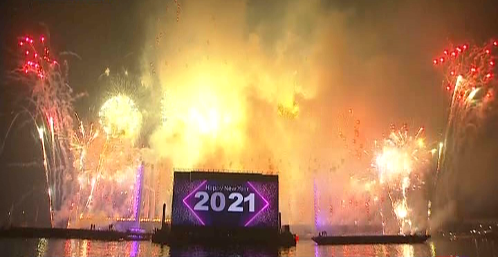 أضخم عرض للألعاب النارية تقيمه الشركة المتحدة 