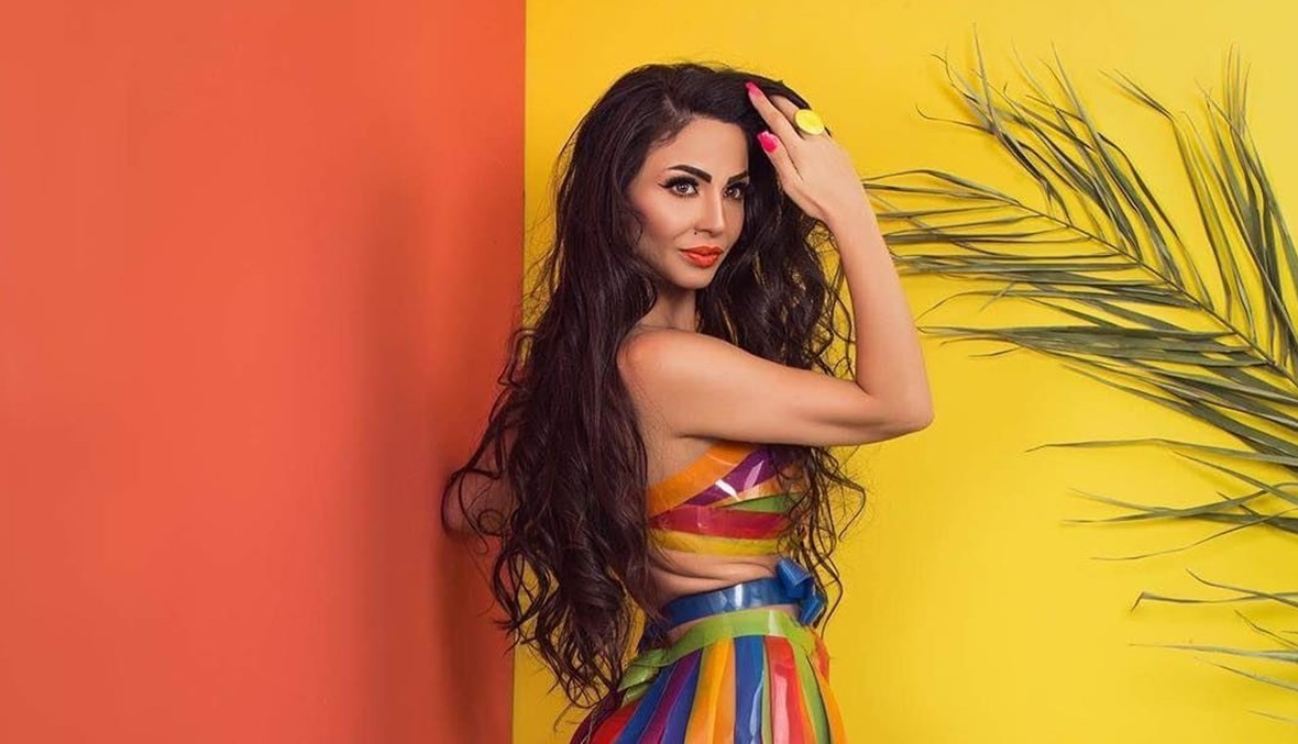 دوللى شاهين 