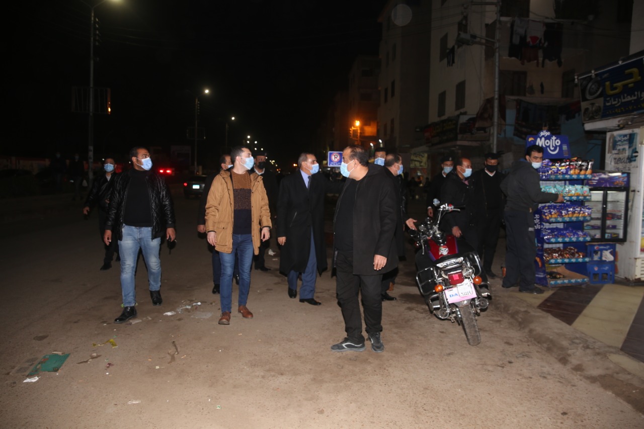 محافظ كفر الشيخ يغلق 19 مقهى ومحلًا ومطعمًا 