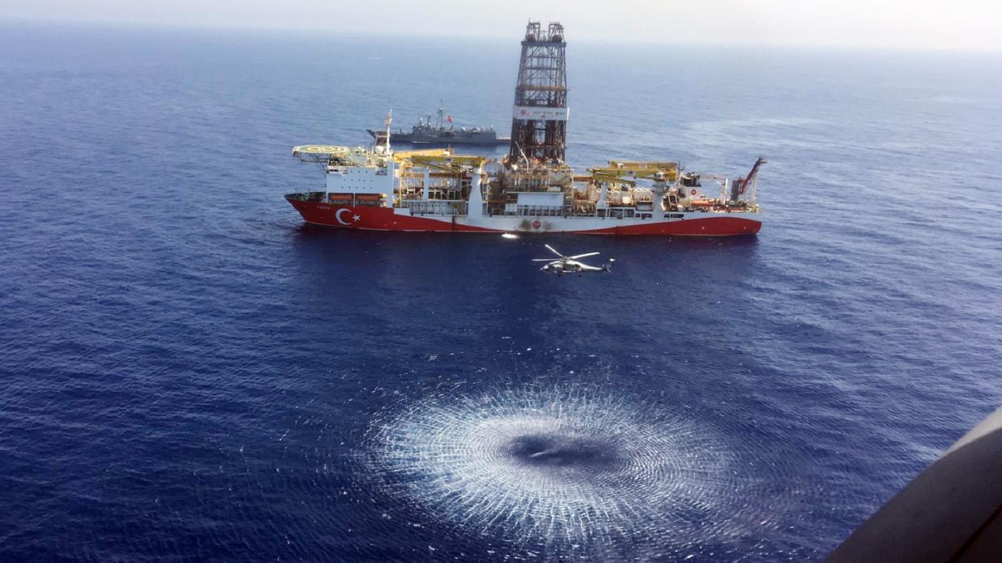 اليونان: تركيا تعهدت بوقف التنقيب شرق المتوسط