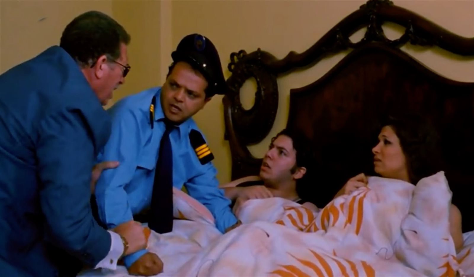 محمد هنيدي يسخر من مشهد هذا المساء