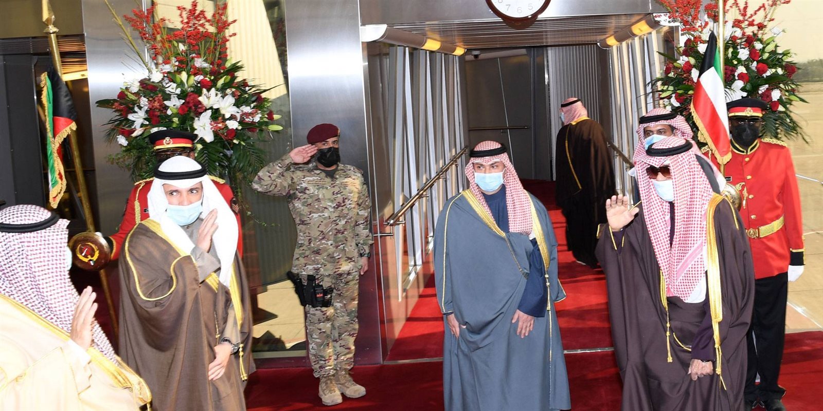 أمير الكويت يتوجه إلى السعودية للمشاركة في القمة الخليجية