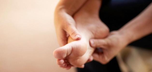 اسباب تورم الكاحل والقدم .. وطرق علاجها فى المنزل