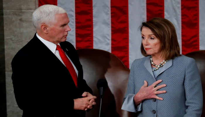 نانسي بيلوسي ومايك بنس