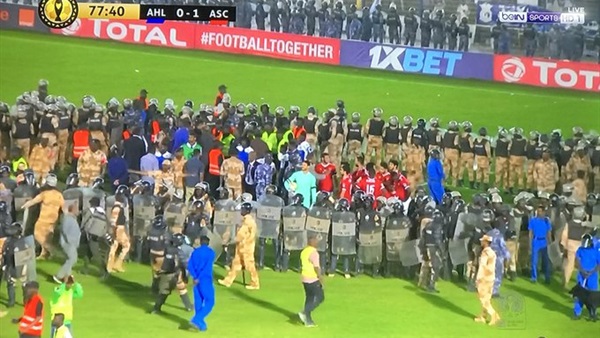  اقتحام الجماهير الملعب - ارشيفية 