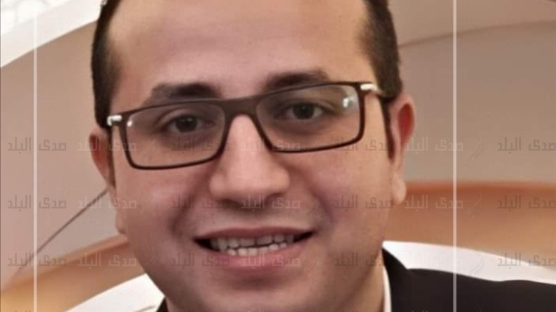  طبيب يمنح علاج كورونا مجانا للفقراء 