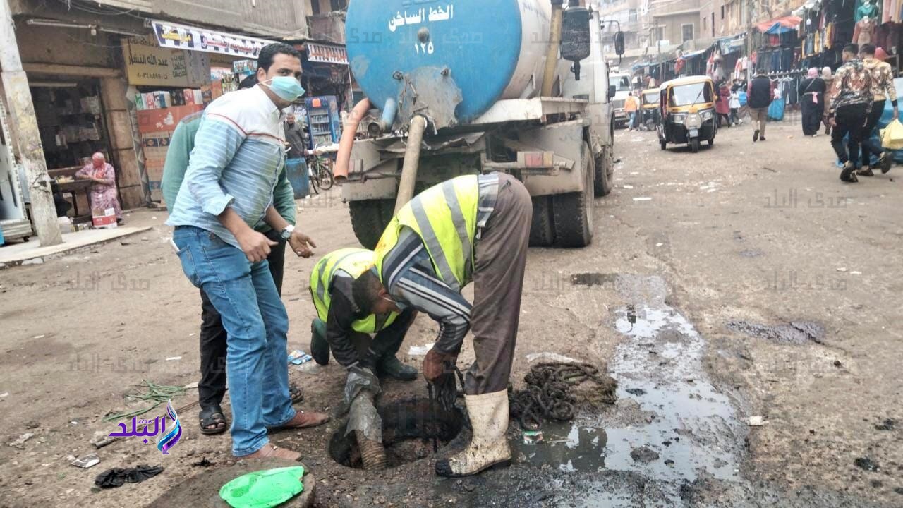محافظ كفرالشيخ يتابع استكمال أعمال تطهير خطوط الصرف بـ دسوق