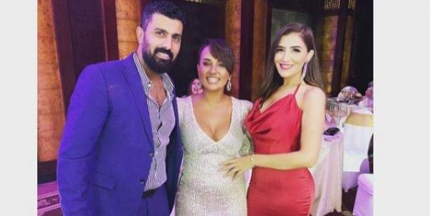 مي عمر وزوجها وصديقتها 
