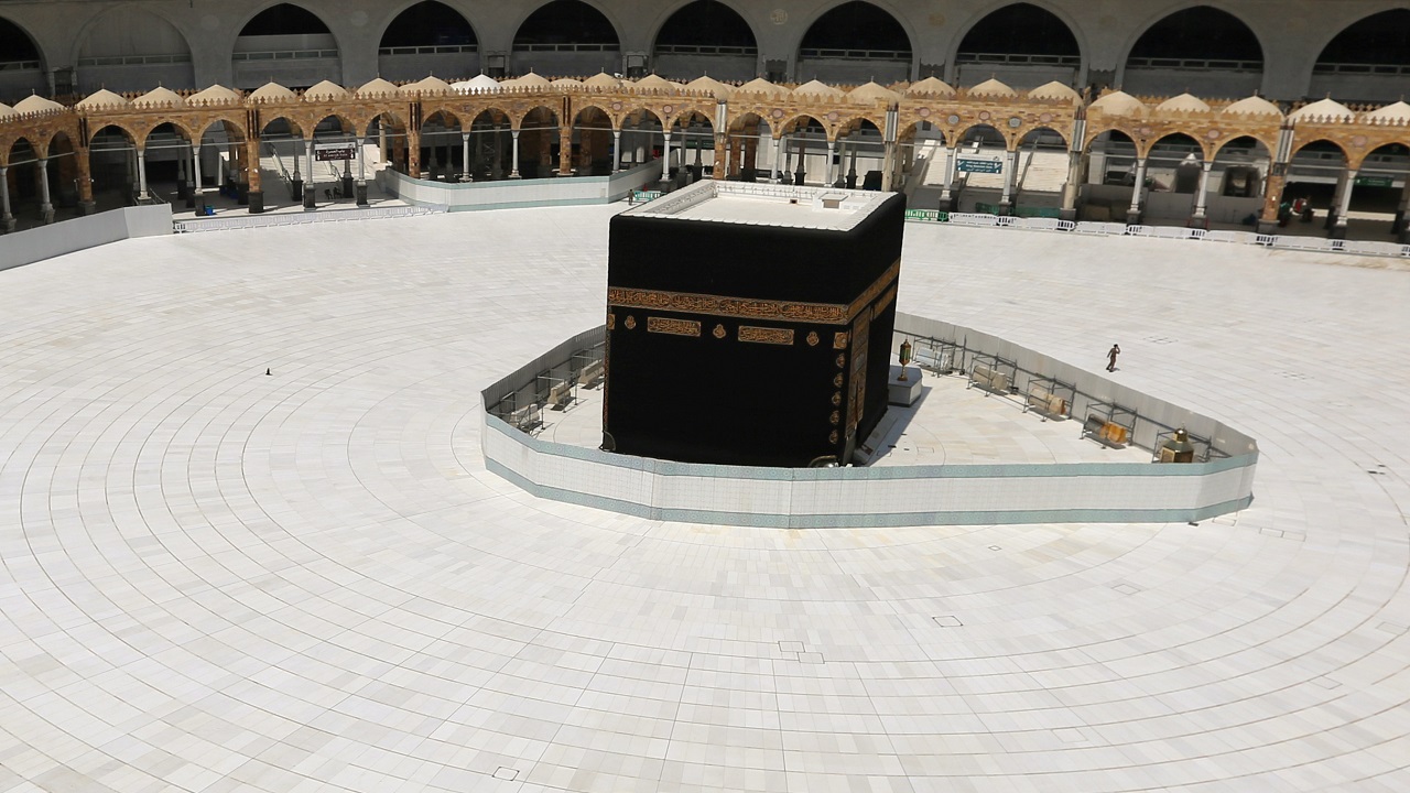 مصادر تنفي فتح مطاف الكعبة أمام غير المعتمرين