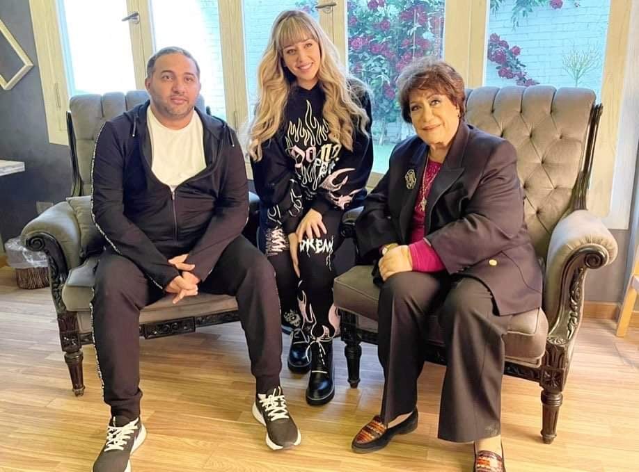 فرح الزاهد مع سميحة ايوب والمخرج روؤف عبد العزيز