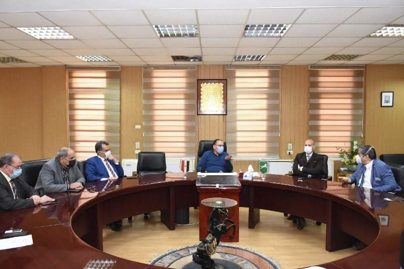 إجتماع محافظ الشرقية مع مديري المستشفيات 