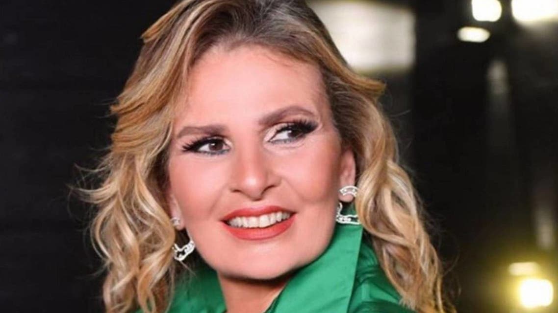 الفنانة يسرا