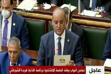 عدد من النواب يؤدون اليمين الدستورى فى مجلس النواب