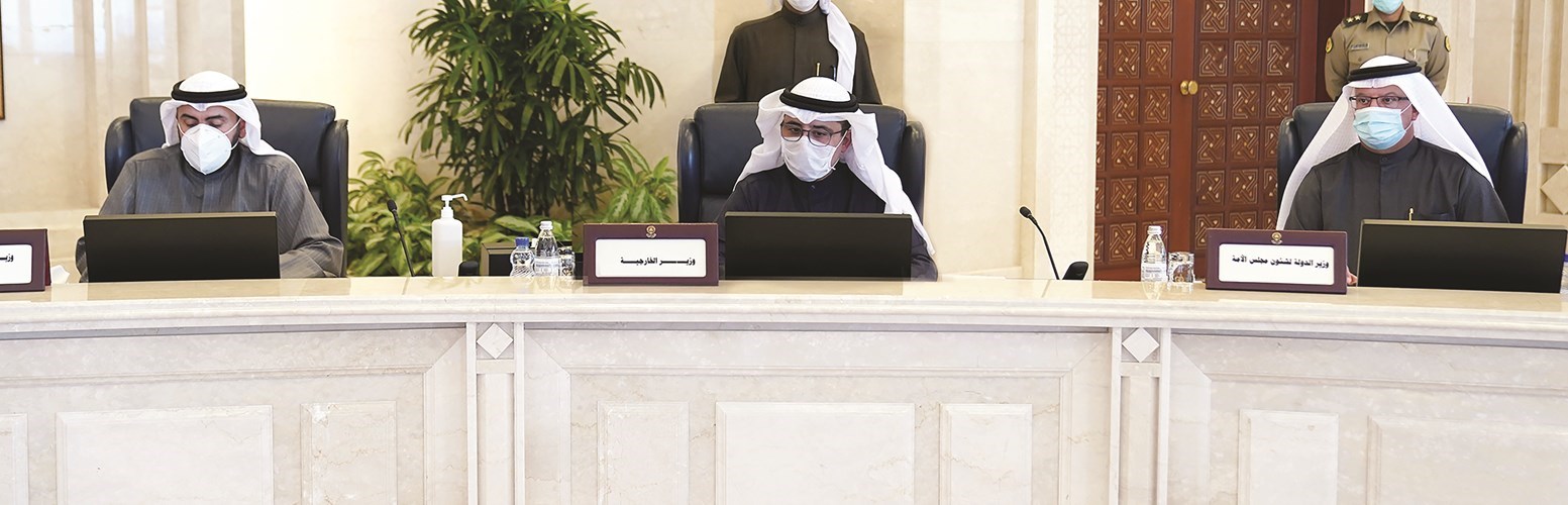 الكويت تلزم القادمين إليها بمسحة كورونا