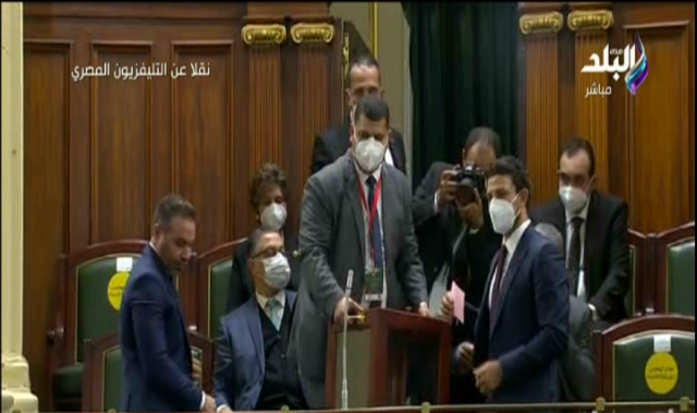حازم إمام وحسام غالي يدليان بأصواتهما لانتخاب رئيس البرلمان
