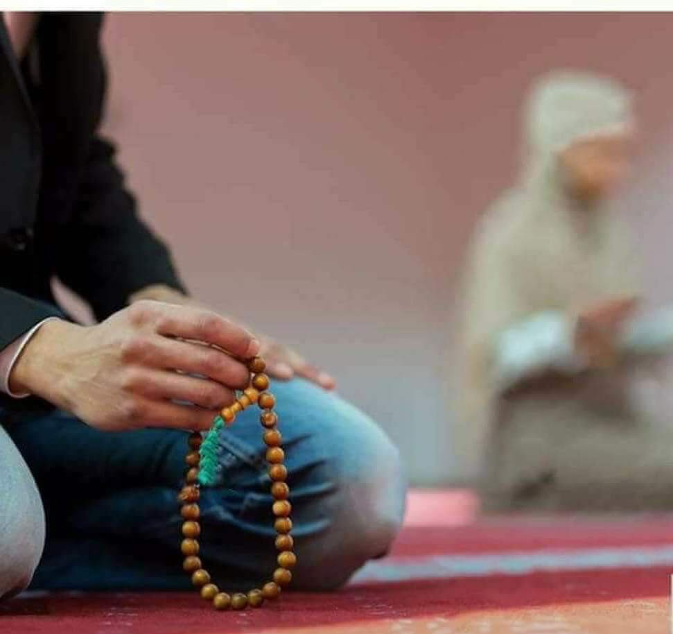 شخص مقرب مني دائم السب للدين.. ماذا أفعل معه