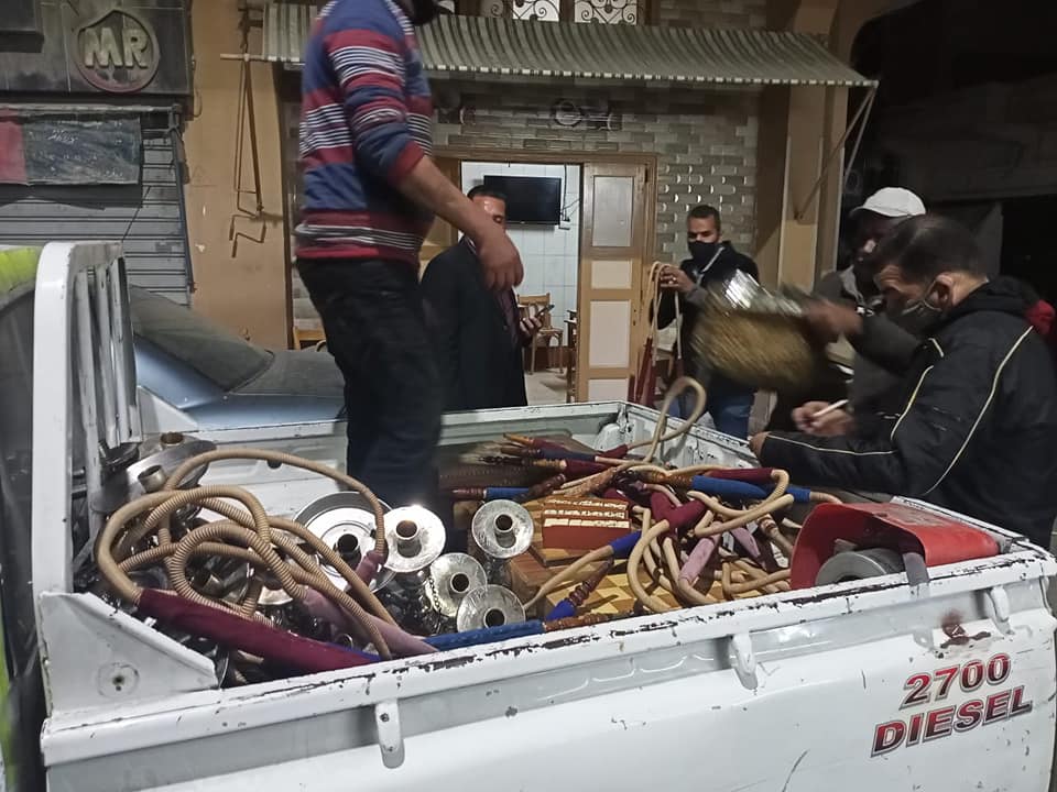 10 محاضر كمامات وتشميع 4 مقاهى بدمياط لمواجهة كورونا