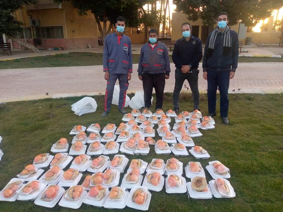  توزيع وجبات طعام على ثلاثة مستشفيات عزل بمحافظة سوهاج