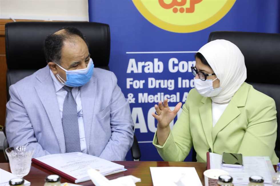 الدكتور محمد معيط وهالة زايد