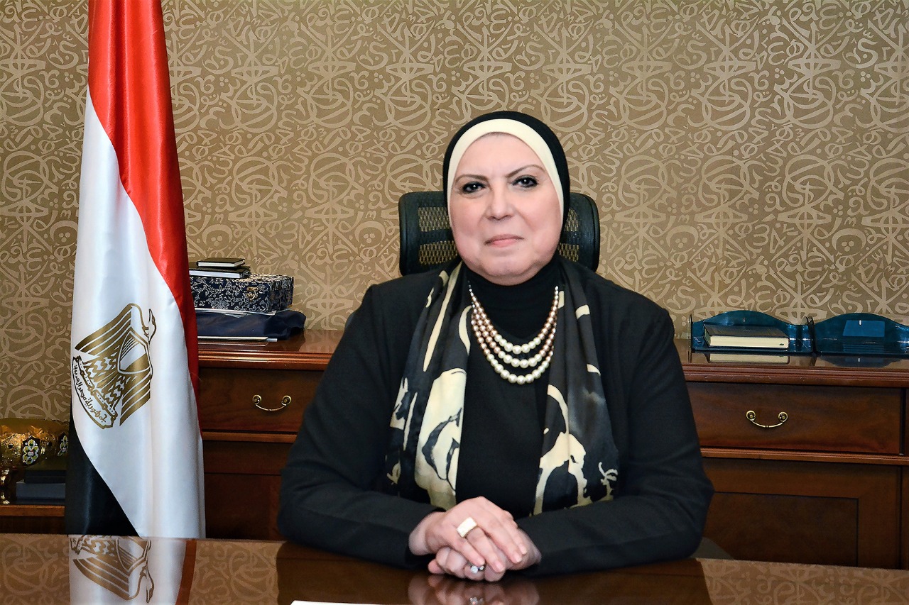نيفين جامع وزيرة التجارة و الصناعة 