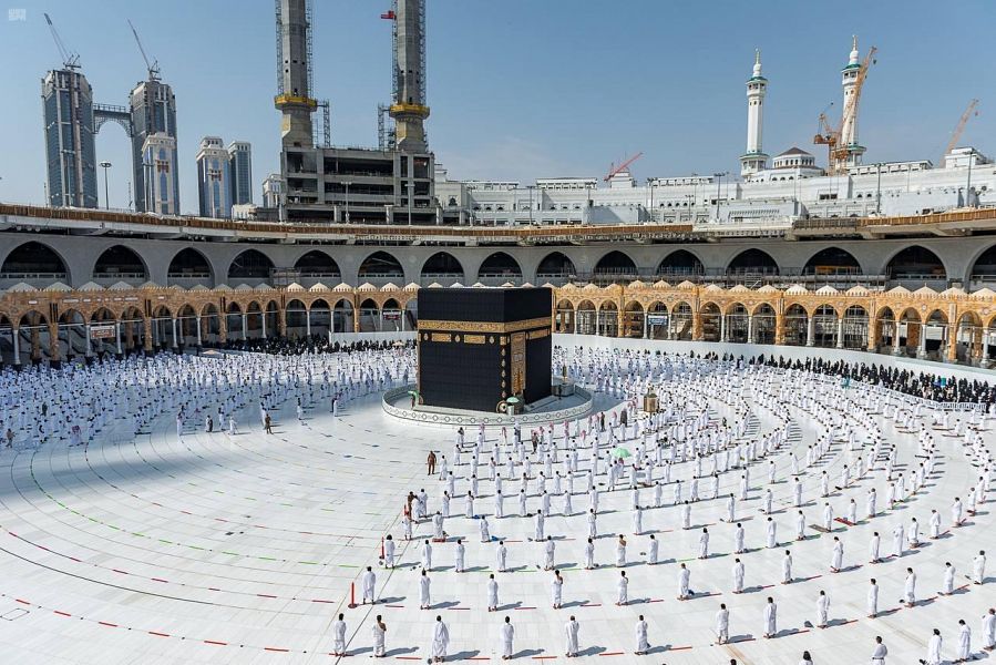 لقاح كورونا من الأخذ بالأسباب.. خطيب المسجد الحرام يحذر 