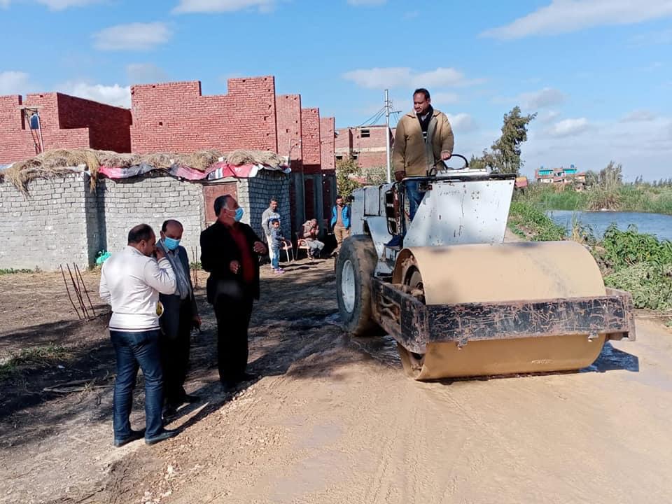 محافظ كفرالشيخ يتابع رفع كفاءة وتأهيل الطرق بـ قرى الحامول