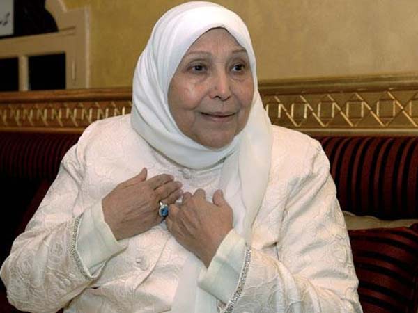 نجلة عبلة الكحلاوي تطالب محبيها بالدعاء لوالدتها
