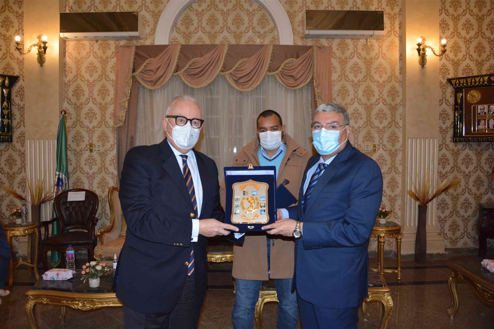 محافظ المنيا يستقبل السفير الإيطالي