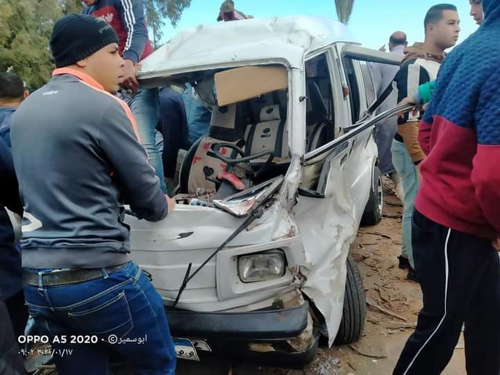 سقوط شجره واصطدام بسياره بالغربية