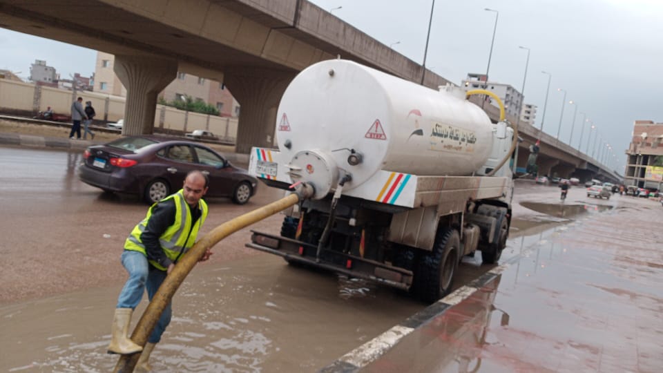 شفط مياه الأمطار في البحيرة 