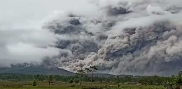 جبل سيميرو الإندونيسي 